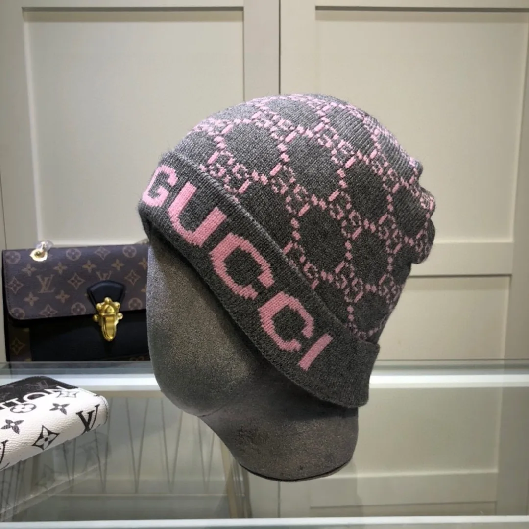 Gucci Beanie in Grey & Beige · view 1