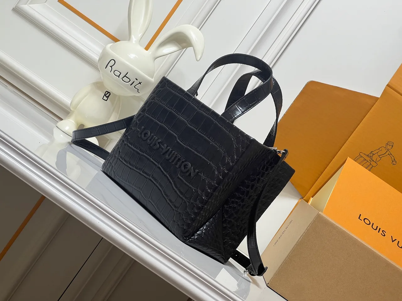 Louis Vuitton Cowhide Tote in Black · view 3