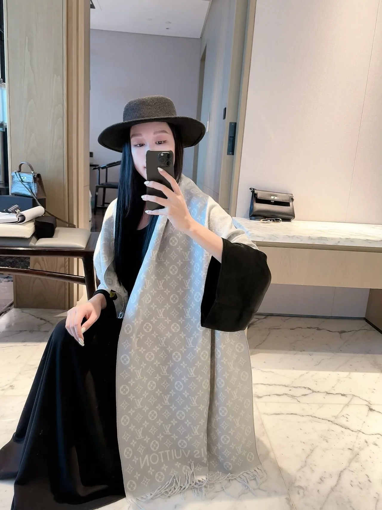 Louis Vuitton Reversible monogram fringed scarf in Grey & Brown · view 3