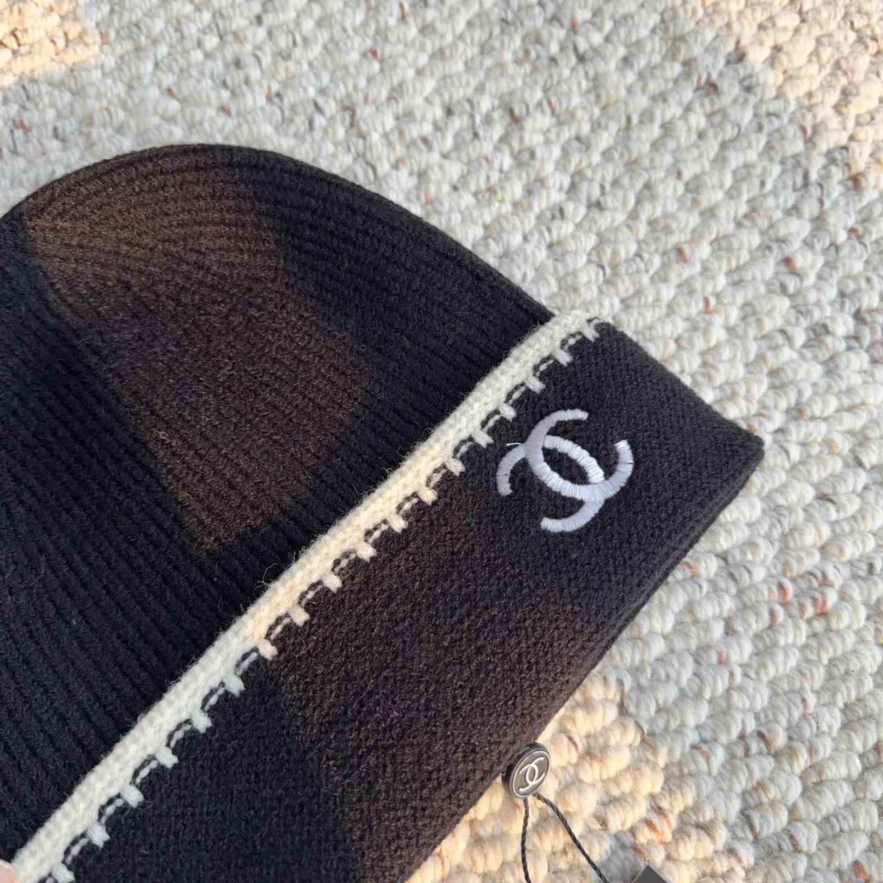 Chanel Contrast-edge CC beanie in Brown & Cream · view 8