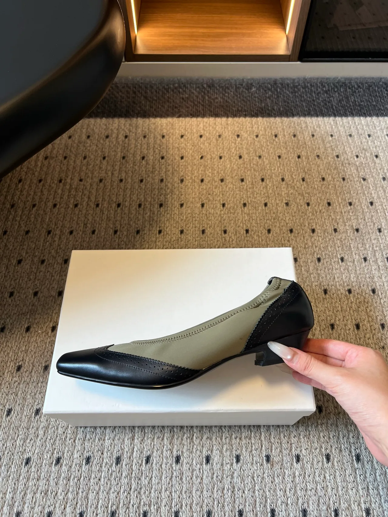 YOEYYOU Square-Toe Shoes in Black · view 6