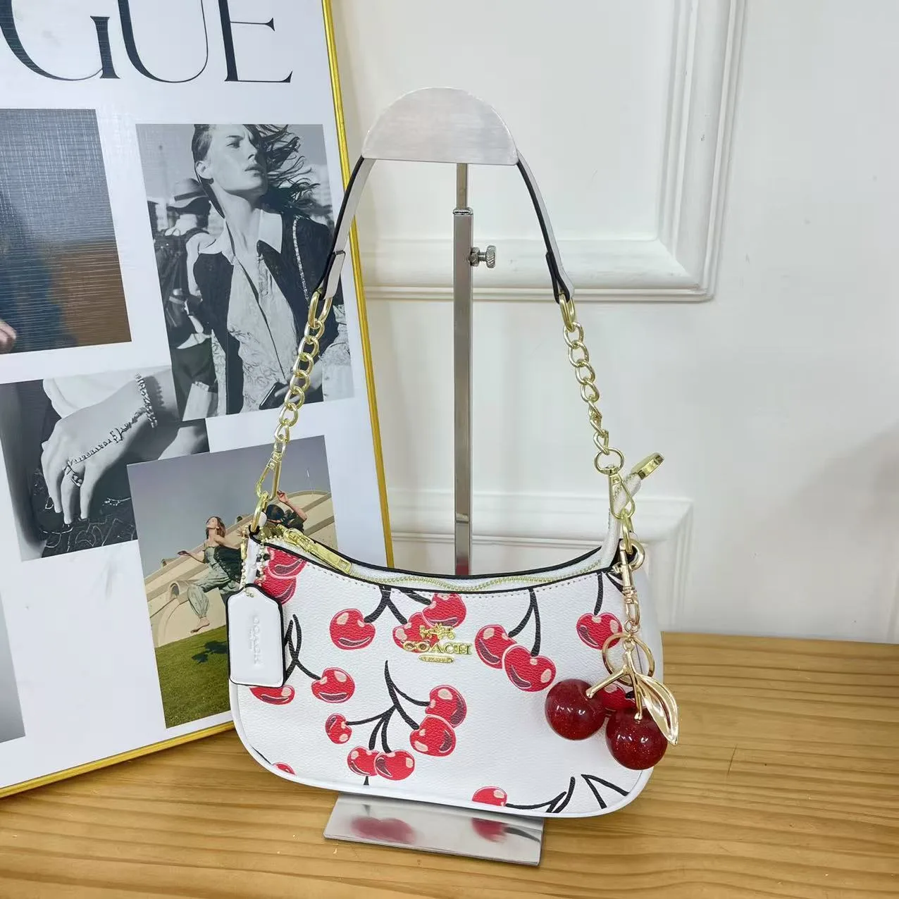 Coach Cherry-pattern shoulder bag in Blue & Beige & White & Brown · view 3
