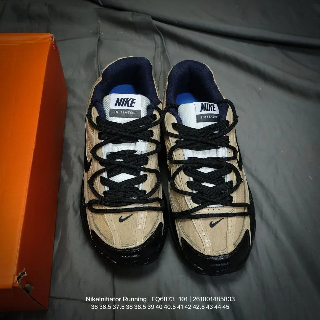Nike Sneakers in Beige · view 3