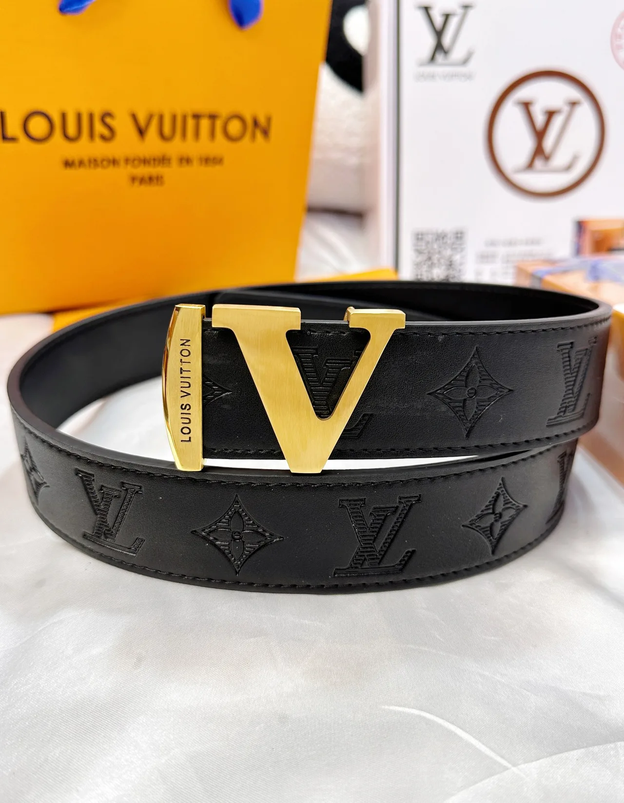 Louis Vuitton LV monogram buckle belt in Black · view 1