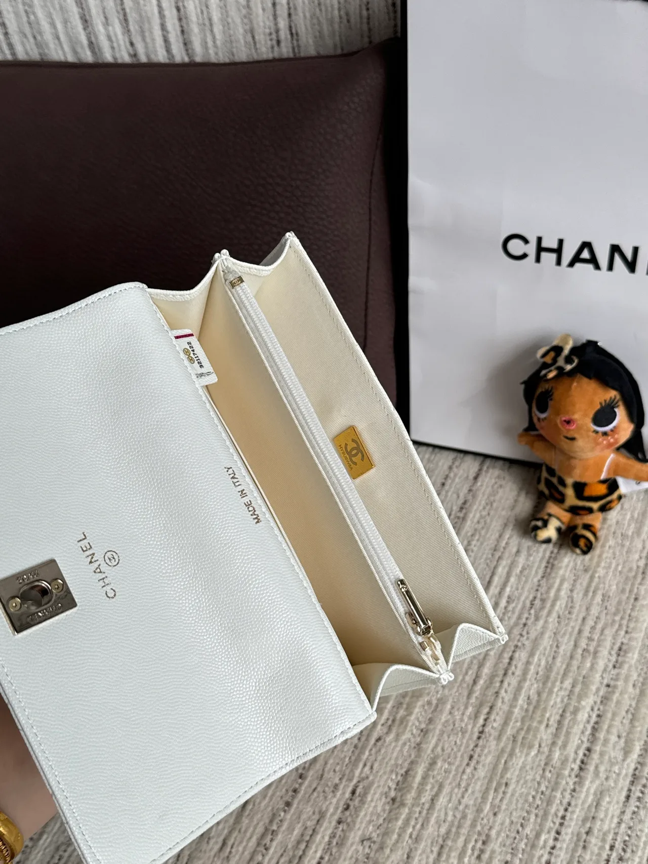 Chanel Clutch in White · view 8