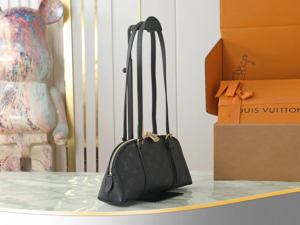 Louis Vuitton Leather Shoulder Bag in Black · view 2