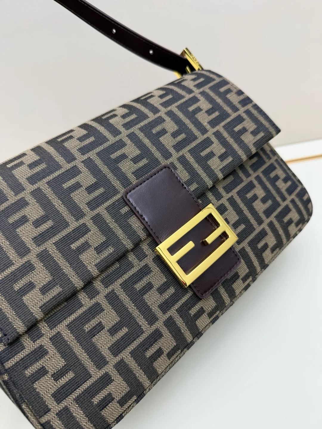 Fendi Baguette Cowhide Shoulder Bag in Beige · view 4