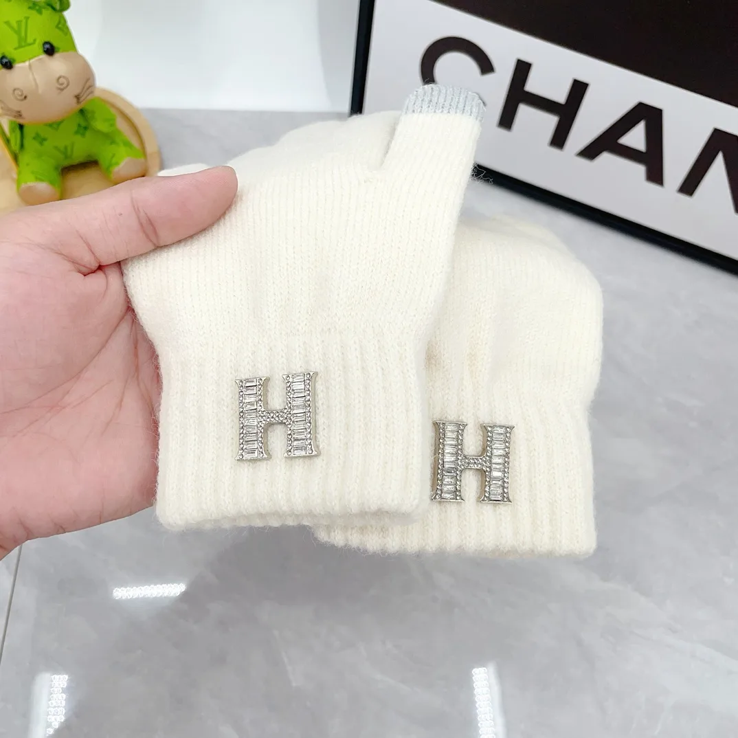 Hermes Wool Ribbed Hat Scarf and Gloves Set in White · view 6