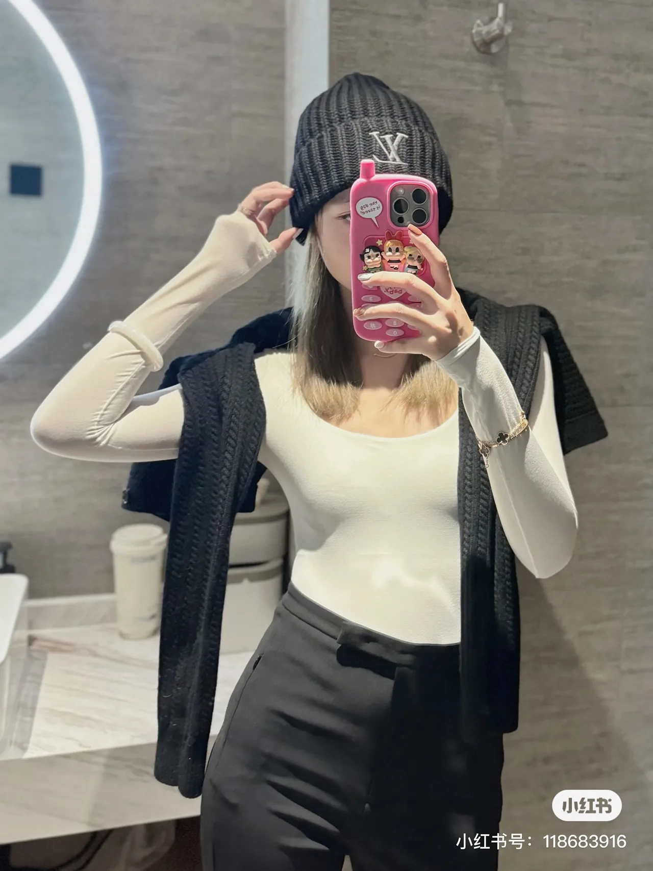 Louis Vuitton Wool Embroidered LV Ribbed Beanie in Black · view 4