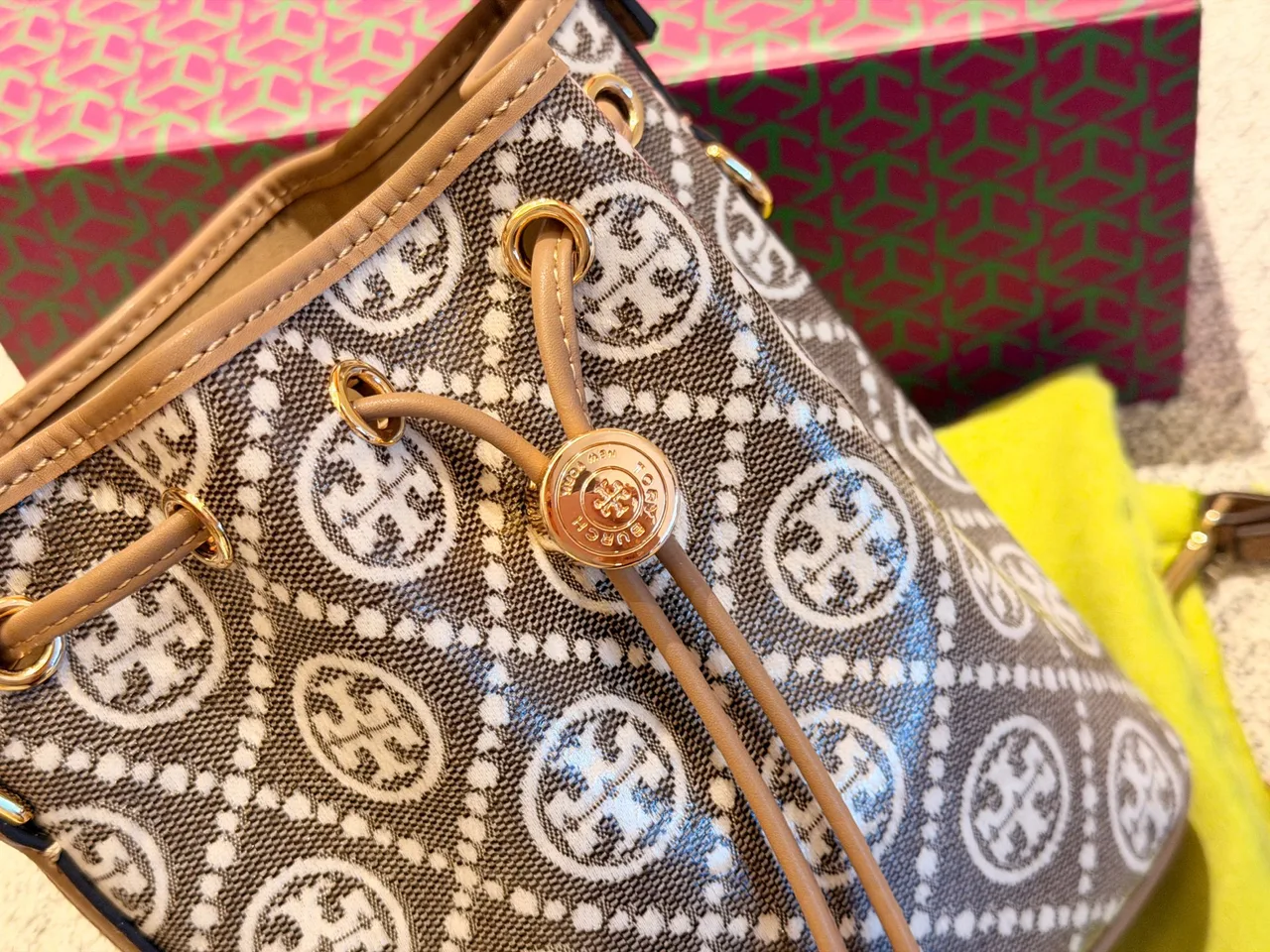 Tory Burch Smooth Patterned Bucket Bag in Grey · view 7