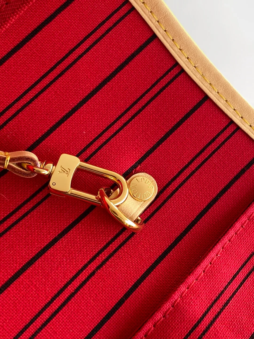Louis Vuitton Neverfull Tote in Brown · view 7