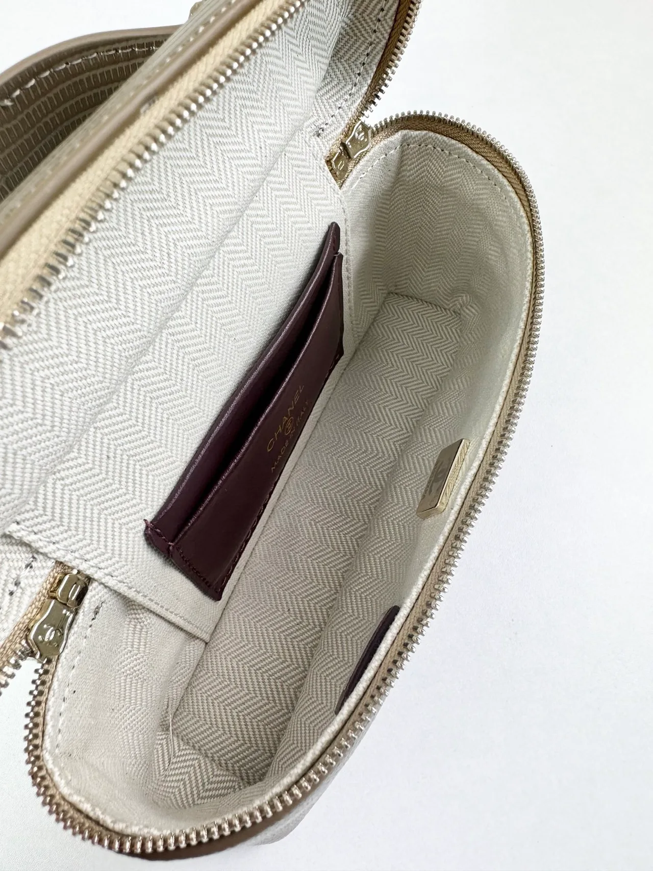Chanel Cowhide Vanity Bag in Grey · view 8