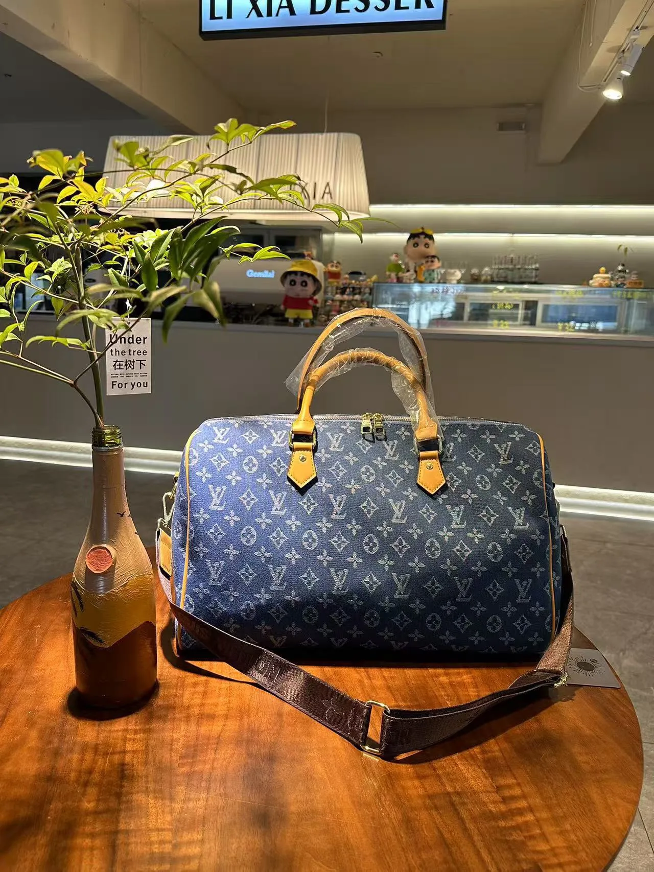 Louis Vuitton Denim Speedy Bag in Blue / White · view 3