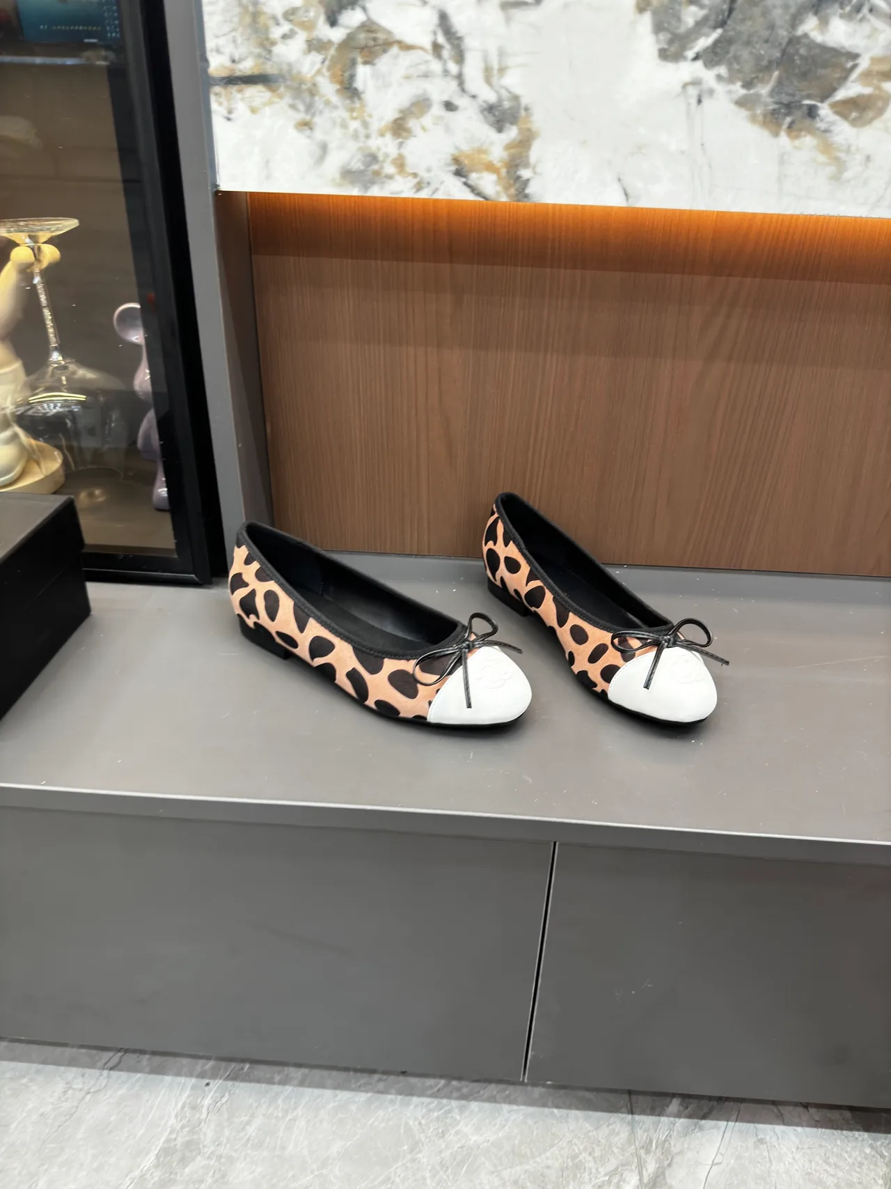 Chanel Patterned cap-toe ballet flats in Yellow & Orange & Tan & White · view 3