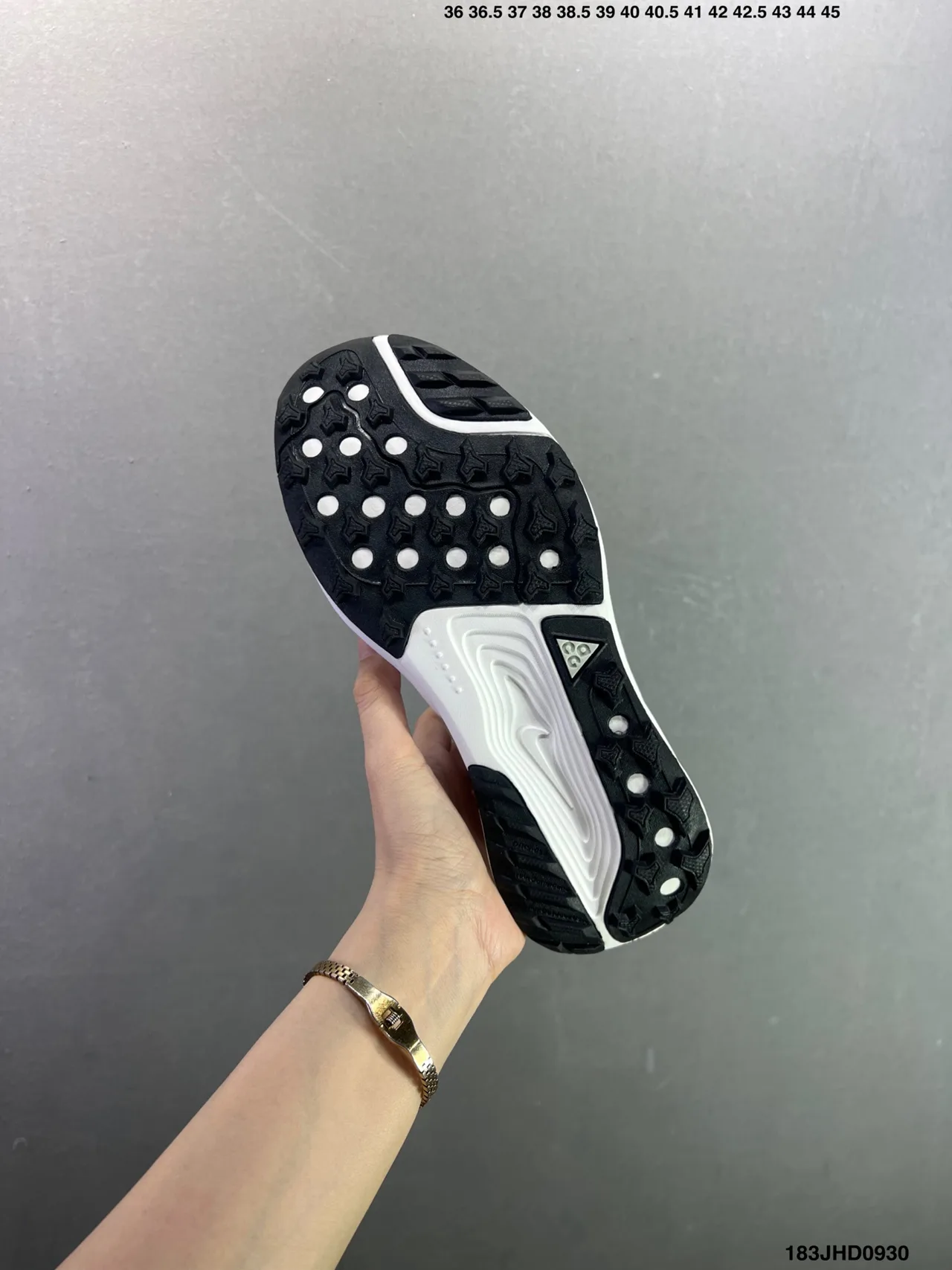 Nike ACG Low-Top Sneakers in White · view 8