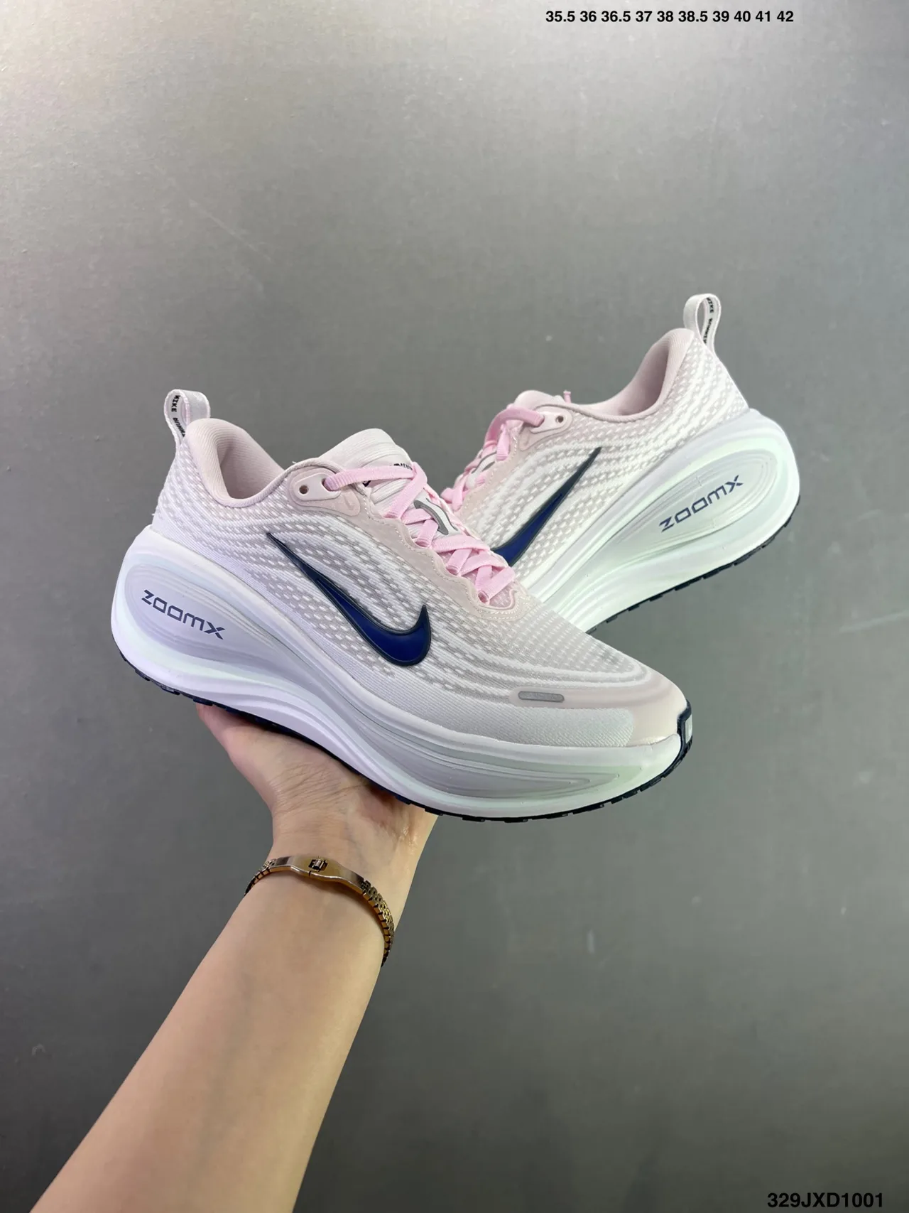 Nike Air-cushion sneakers in Pink & Cream & Green & White & Grey · view 5