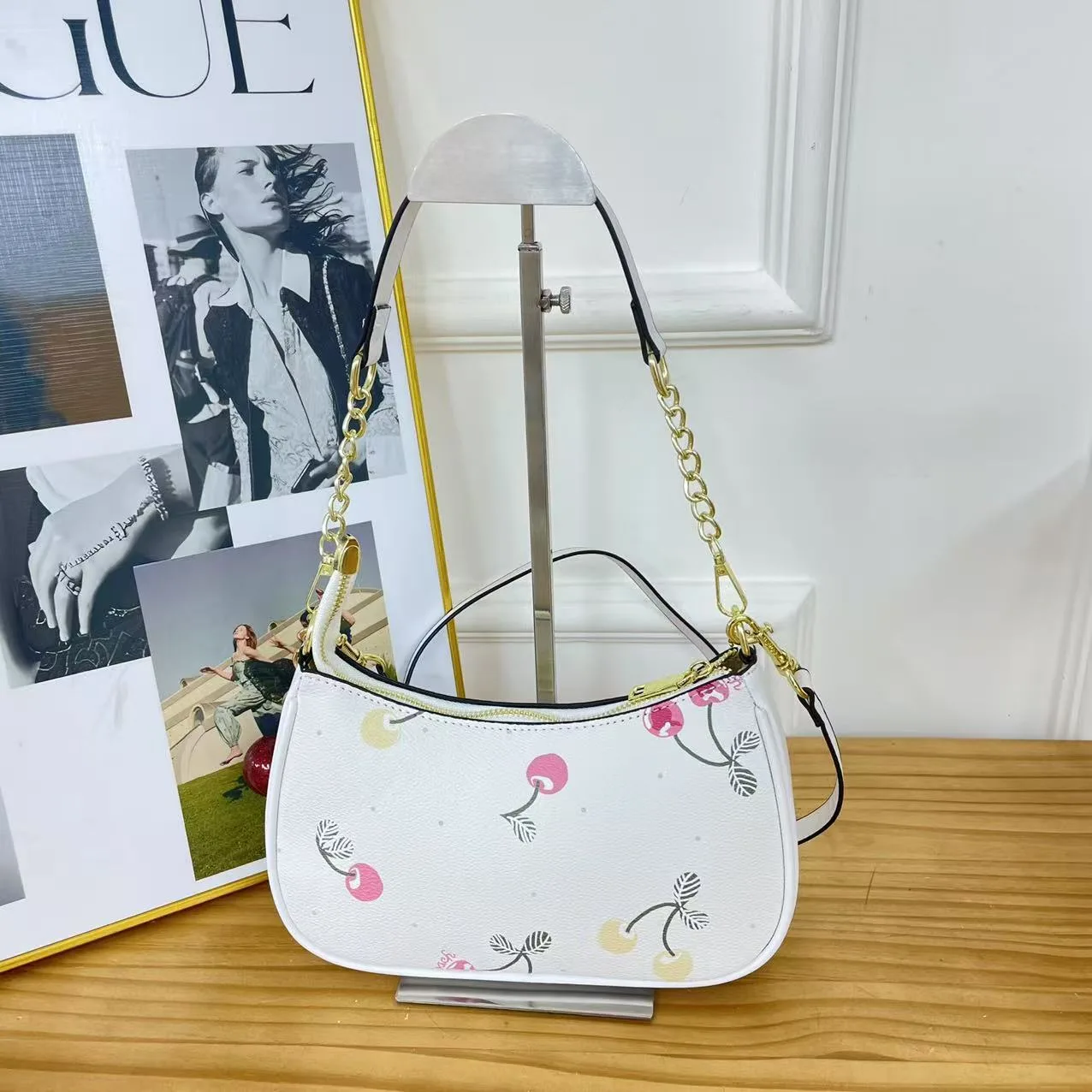 Coach Cherry-pattern shoulder bag in Blue & Beige & White & Brown · view 6
