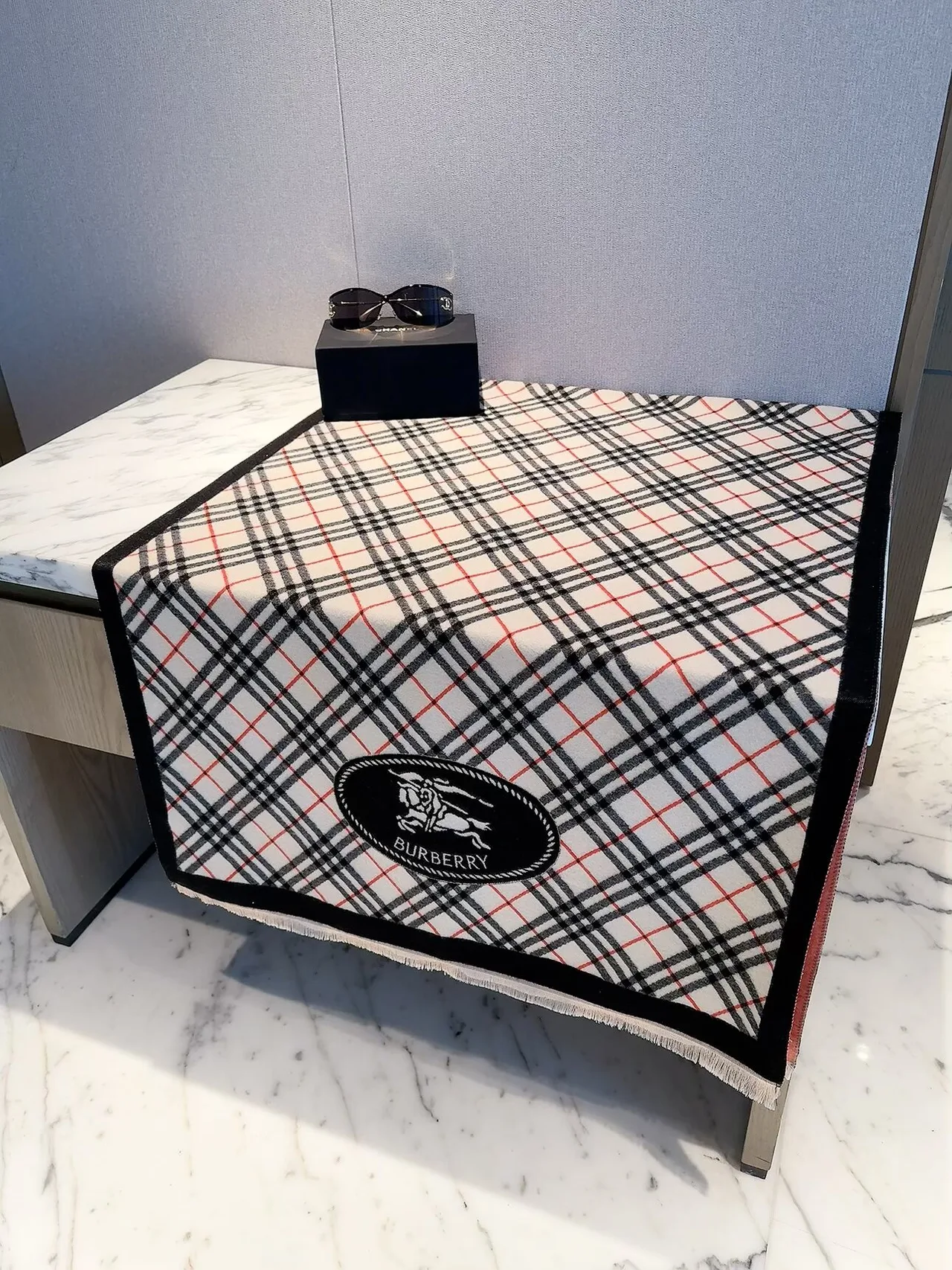 Burberry Reversible check scarf in Beige · view 2