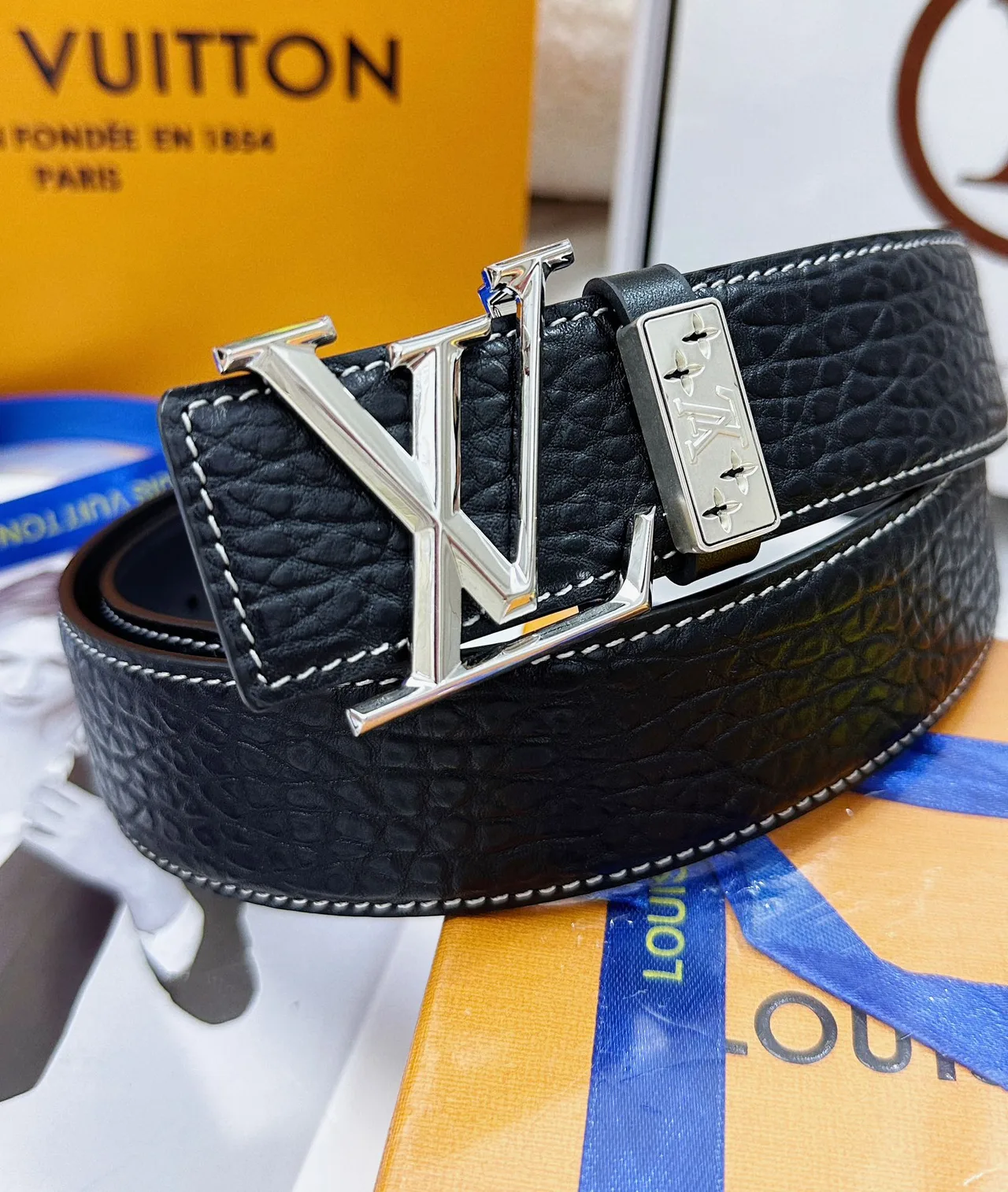 Louis Vuitton Cowhide Glossy Belt in Black · view 2