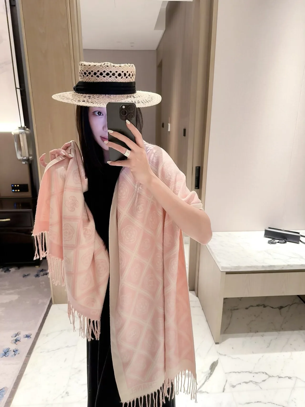 Chanel Patterned fringed scarf in Pink & Beige & Black · view 4