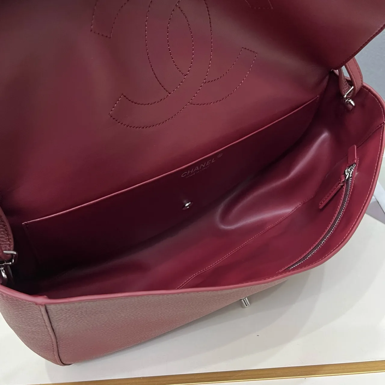 Chanel Smooth Handbag in Burgundy · view 7