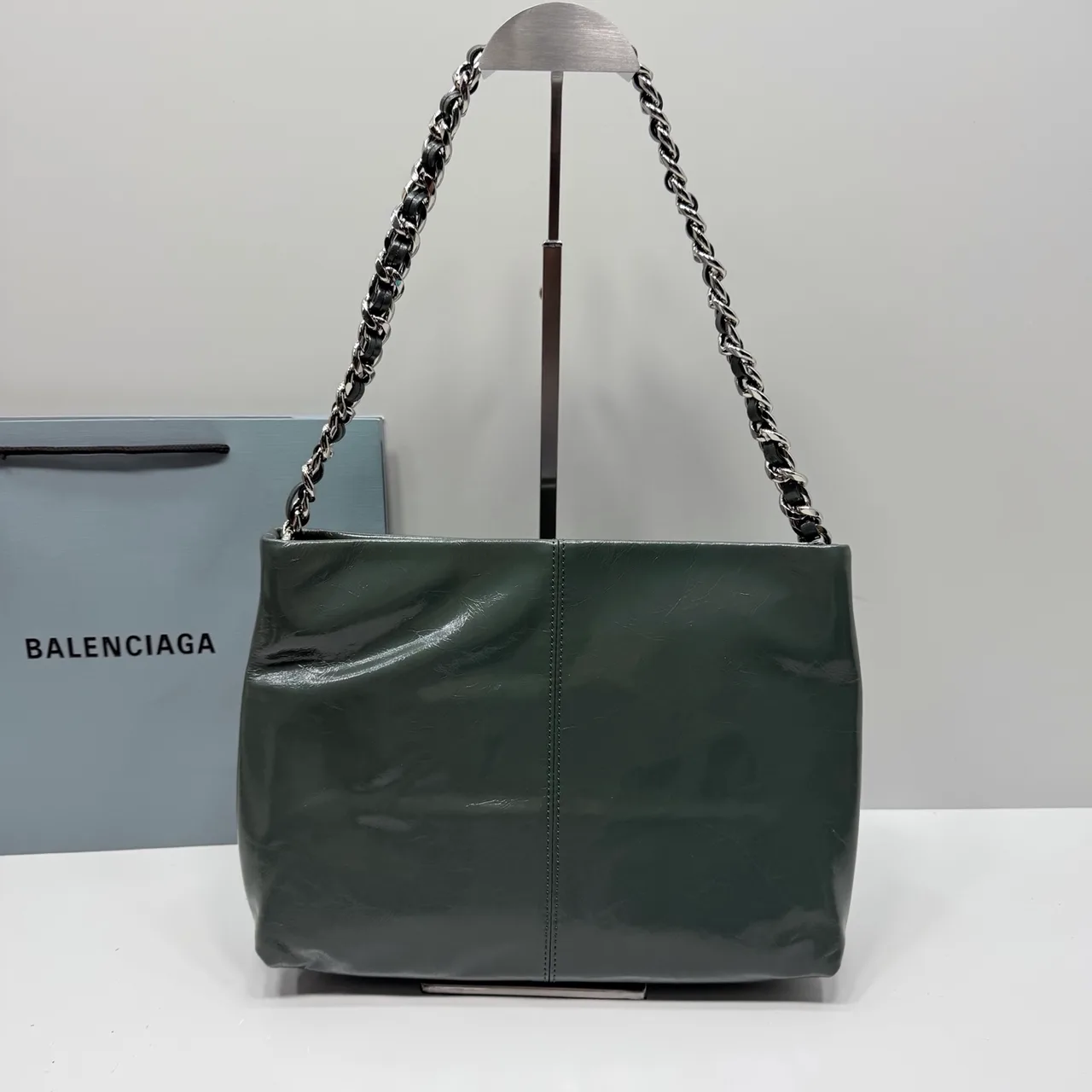Balenciaga Cowhide Glossy Tote in Green · view 3