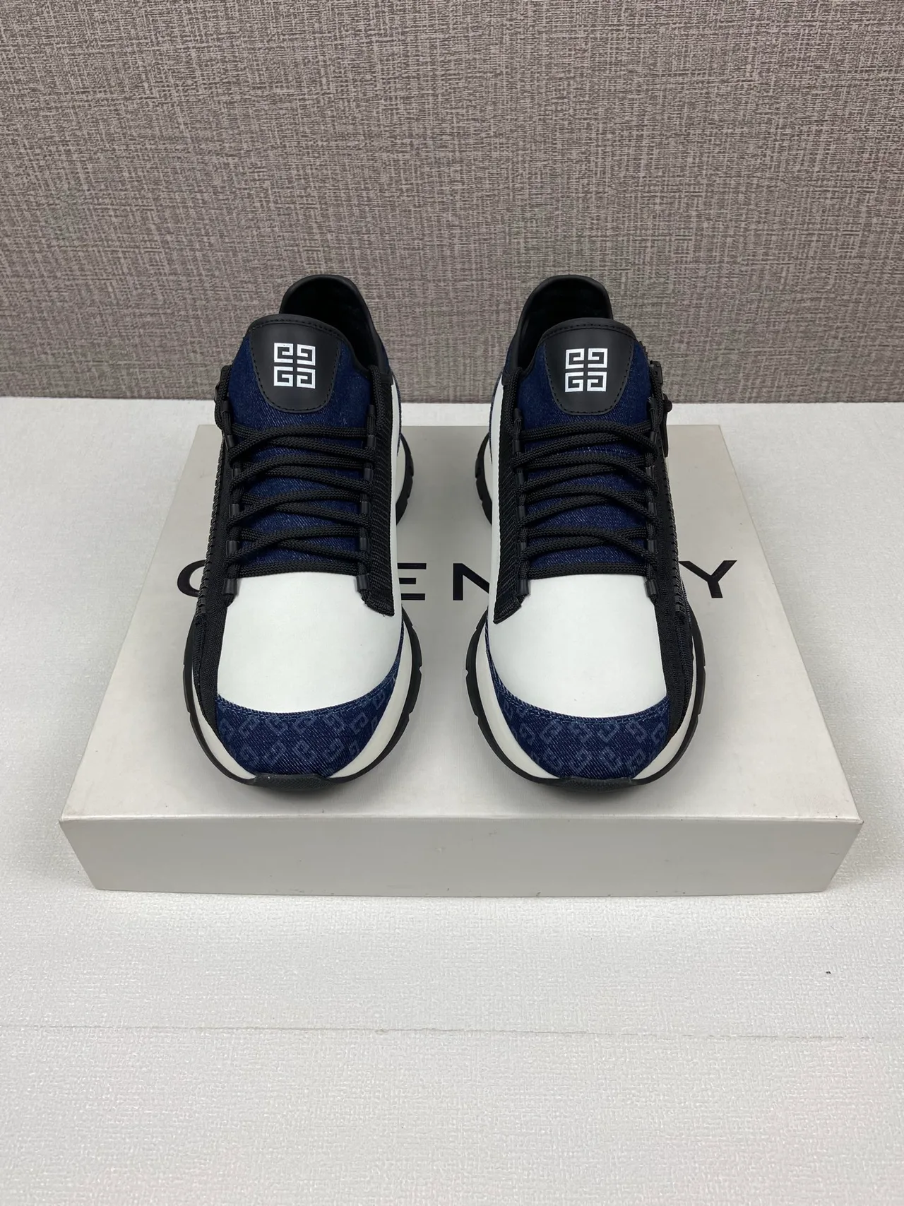 Givenchy Sneakers in White · view 1