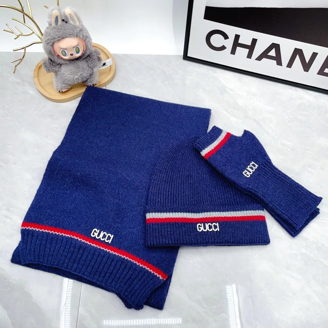 Gucci Wool Striped Embroidered Logo knit hat scarf and gloves set in Blue · view 2