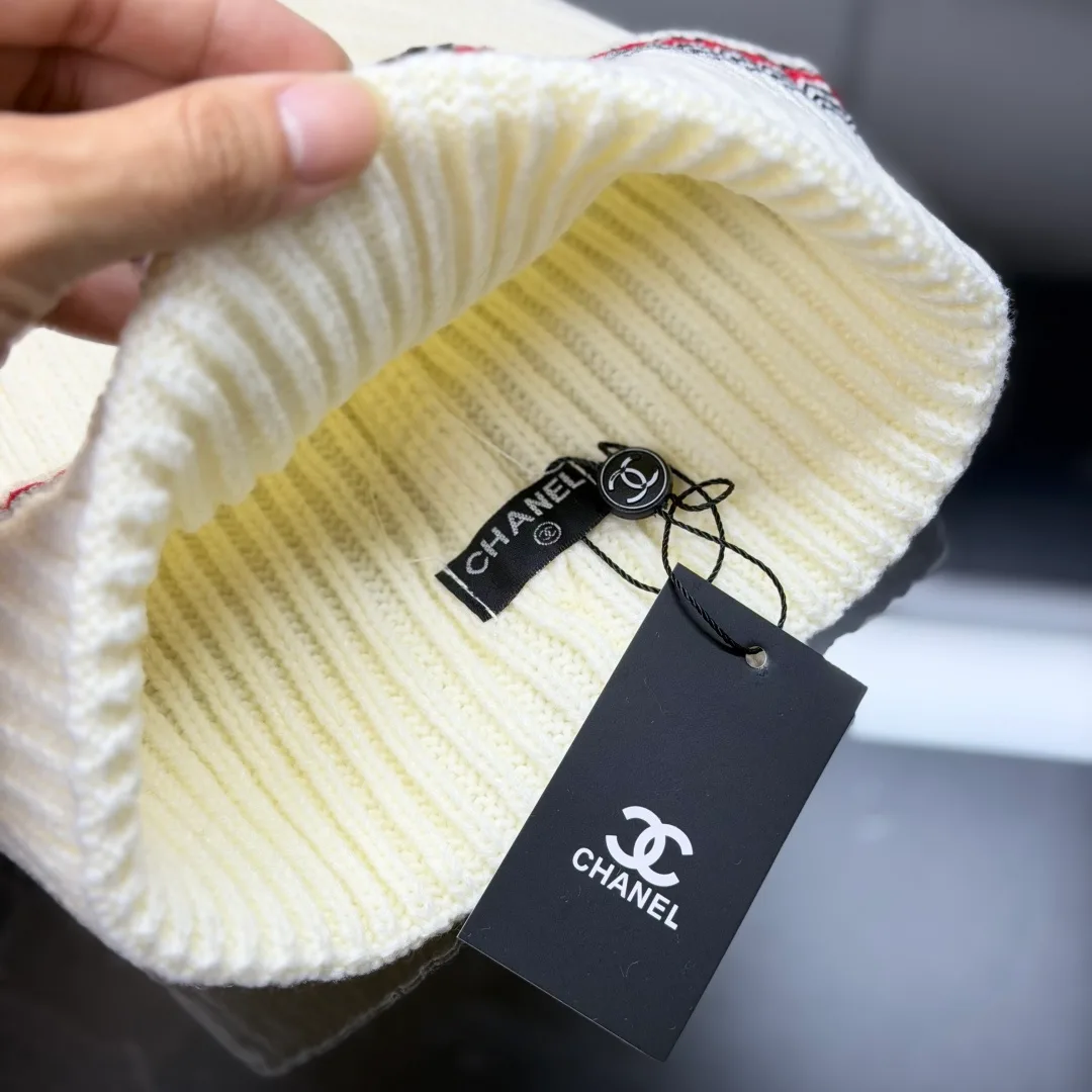 Chanel Striped CC beanie in Cream / Grey · view 8