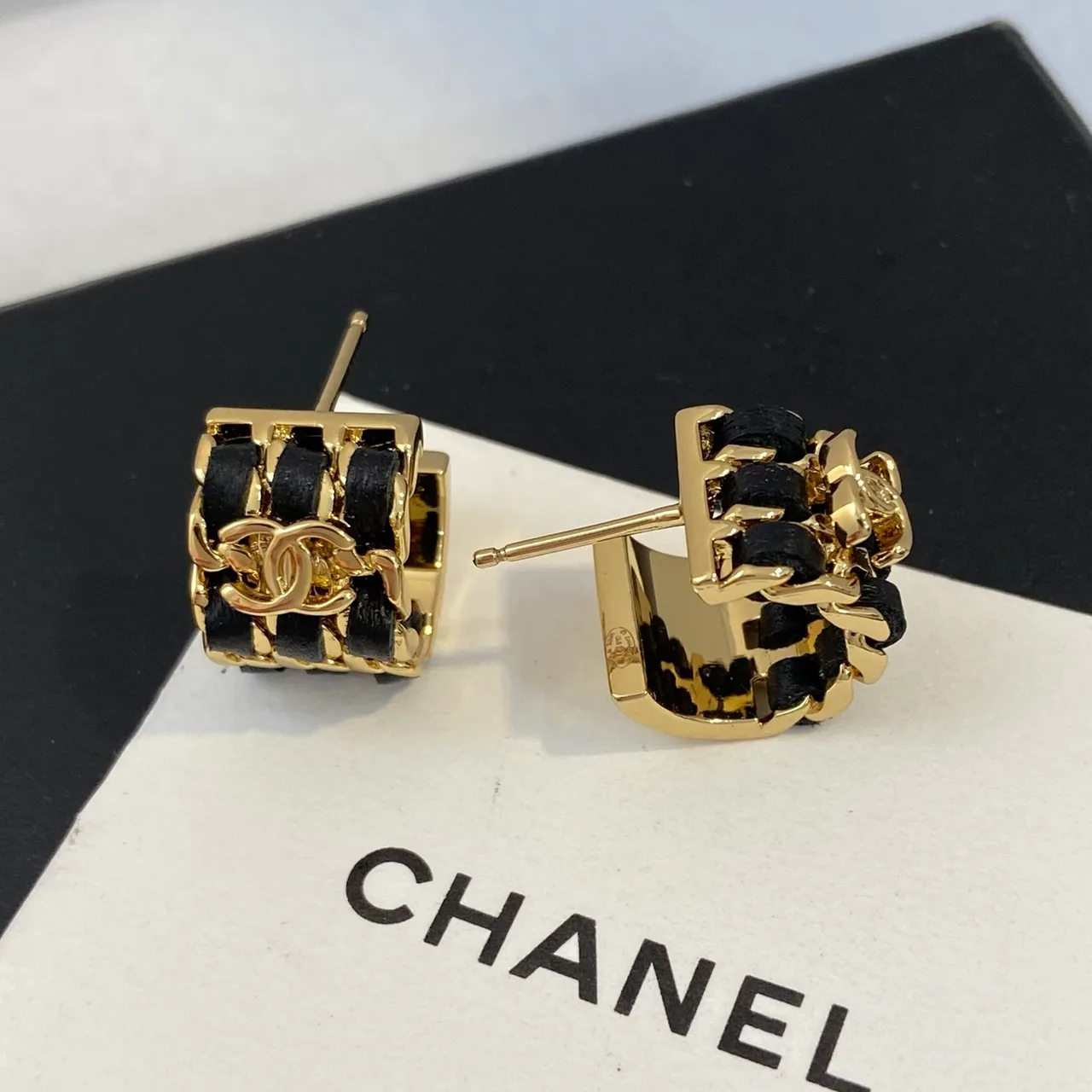 Chanel Sheepskin Glossy Earrings in Gold · view 4