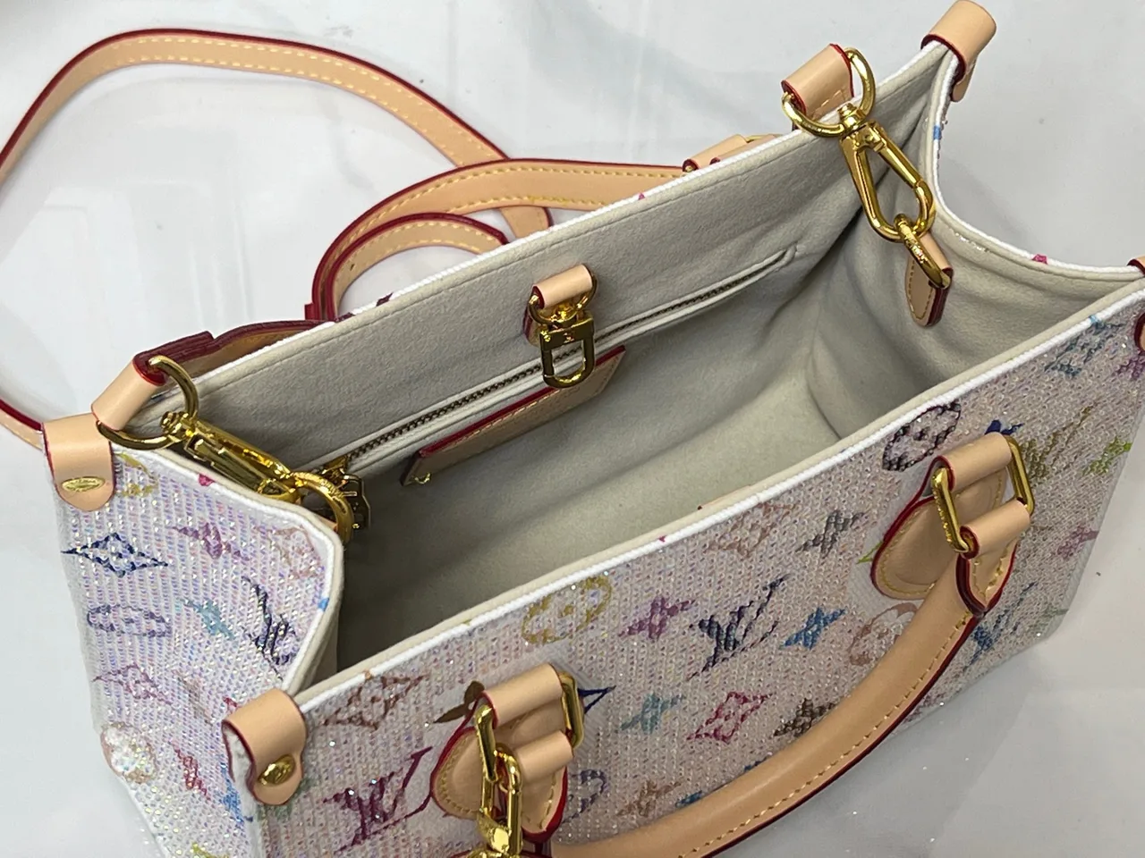 Louis Vuitton Leather OnTheGo Crossbody Bag in White · view 8