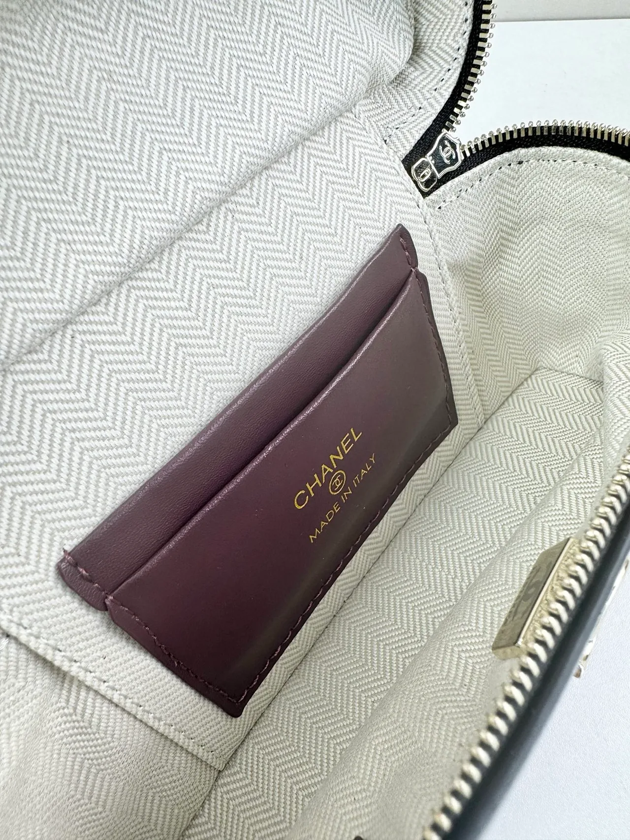 Chanel Cowhide Vanity Case in Black · view 7