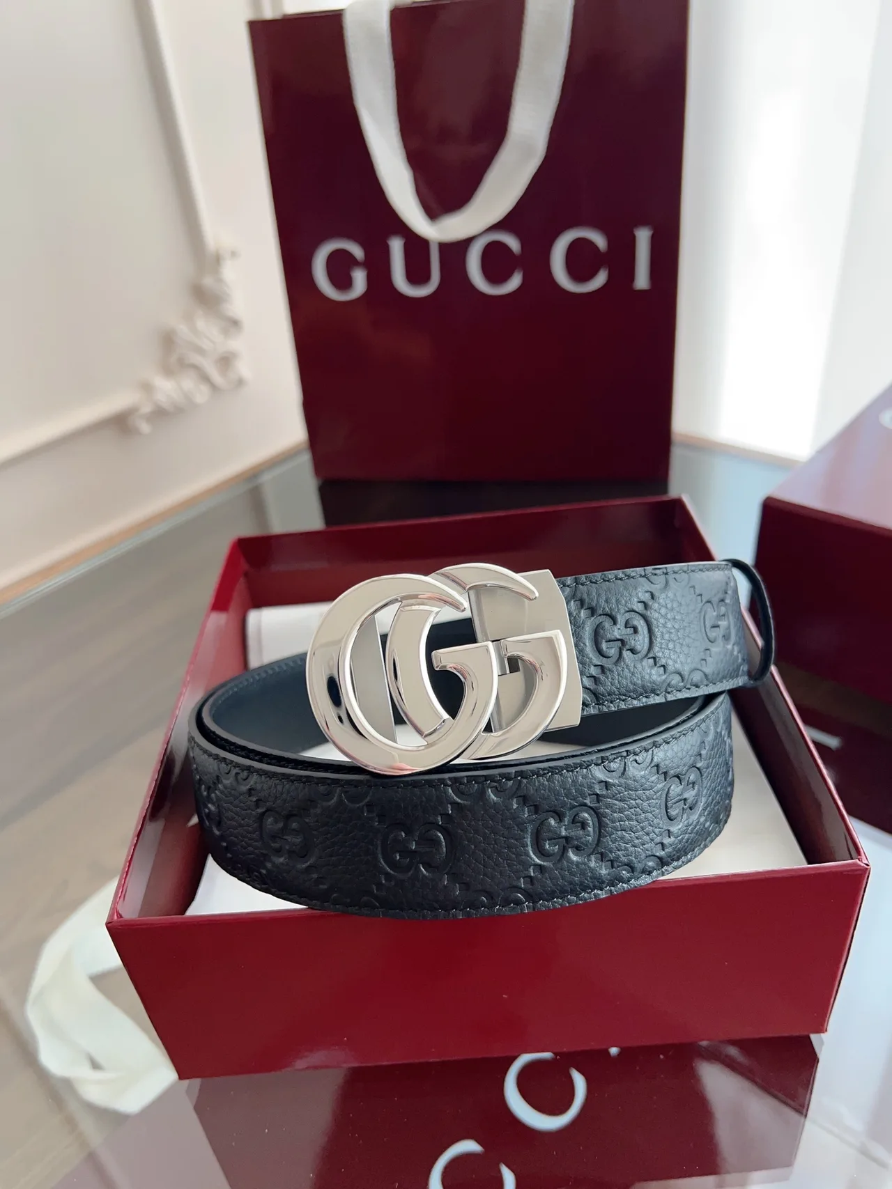 Gucci Cowhide Glossy Belt in Black · view 1