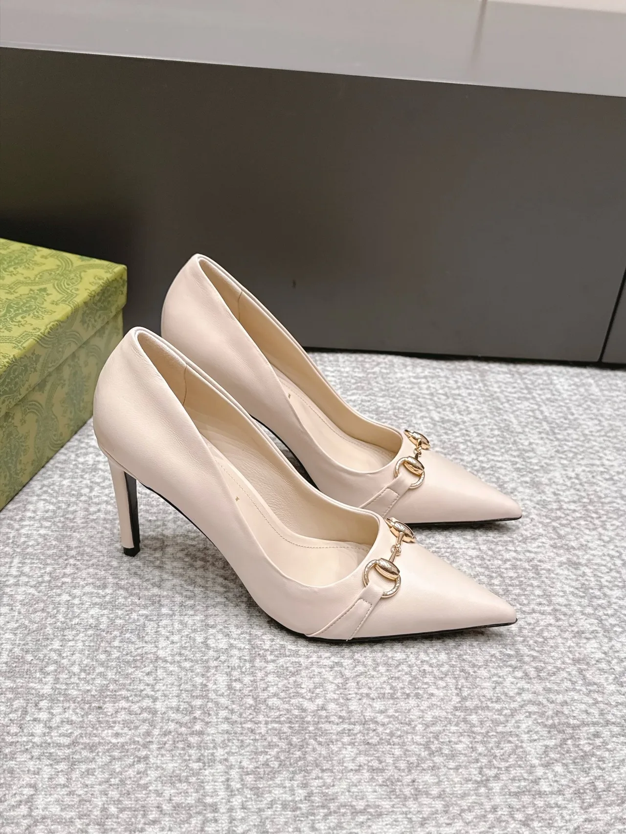 Gucci Sheepskin Horsebit Heel Pumps in Pink · view 3