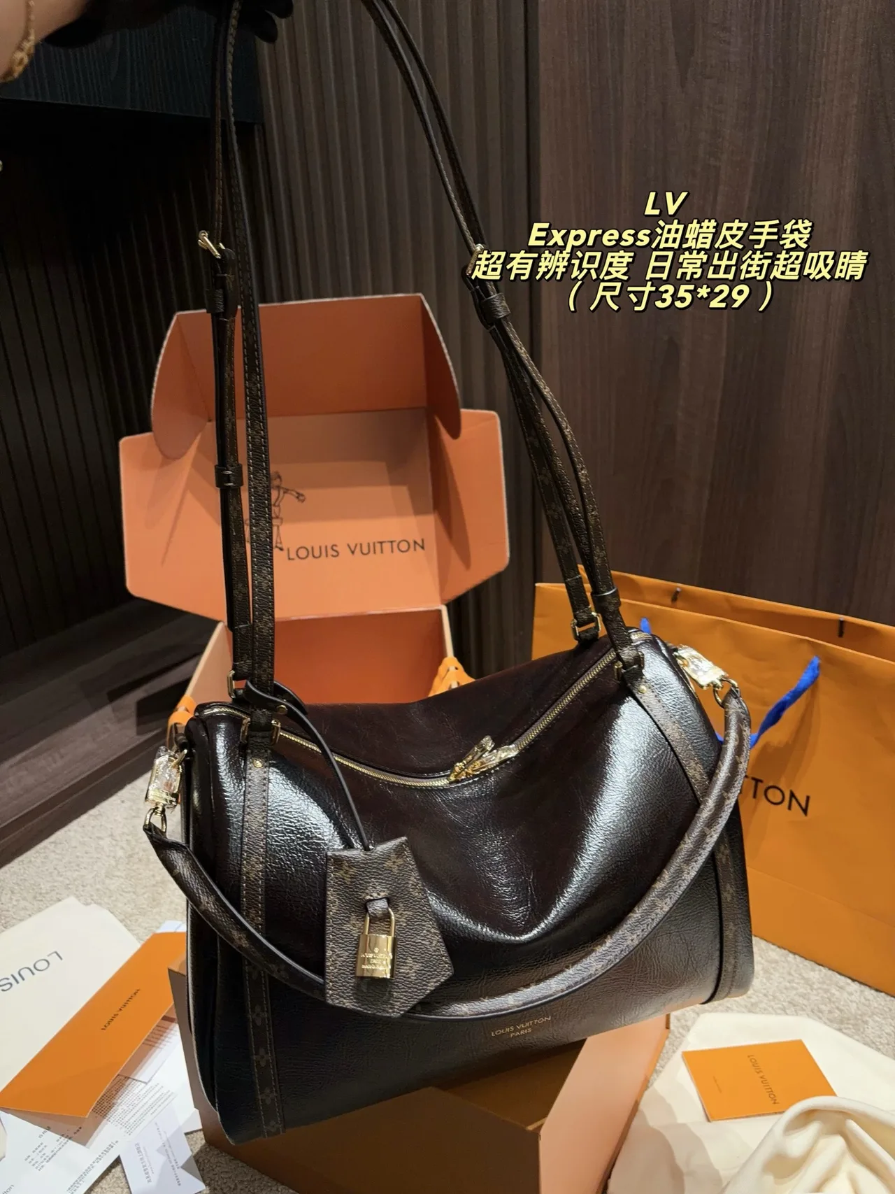 Louis Vuitton Hobo Bag in Black · view 3