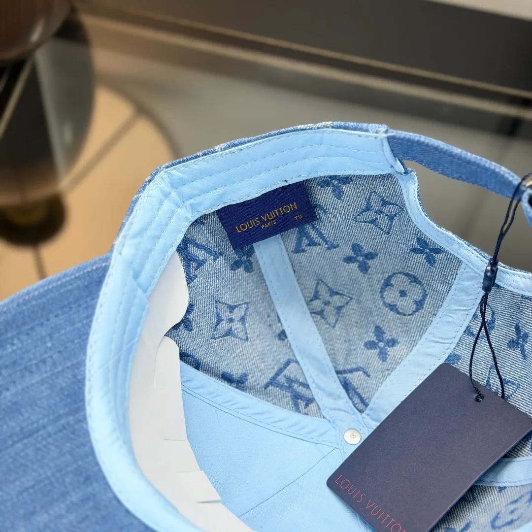 Louis Vuitton Monogram baseball cap in Blue & Green & Black & Pink · view 8