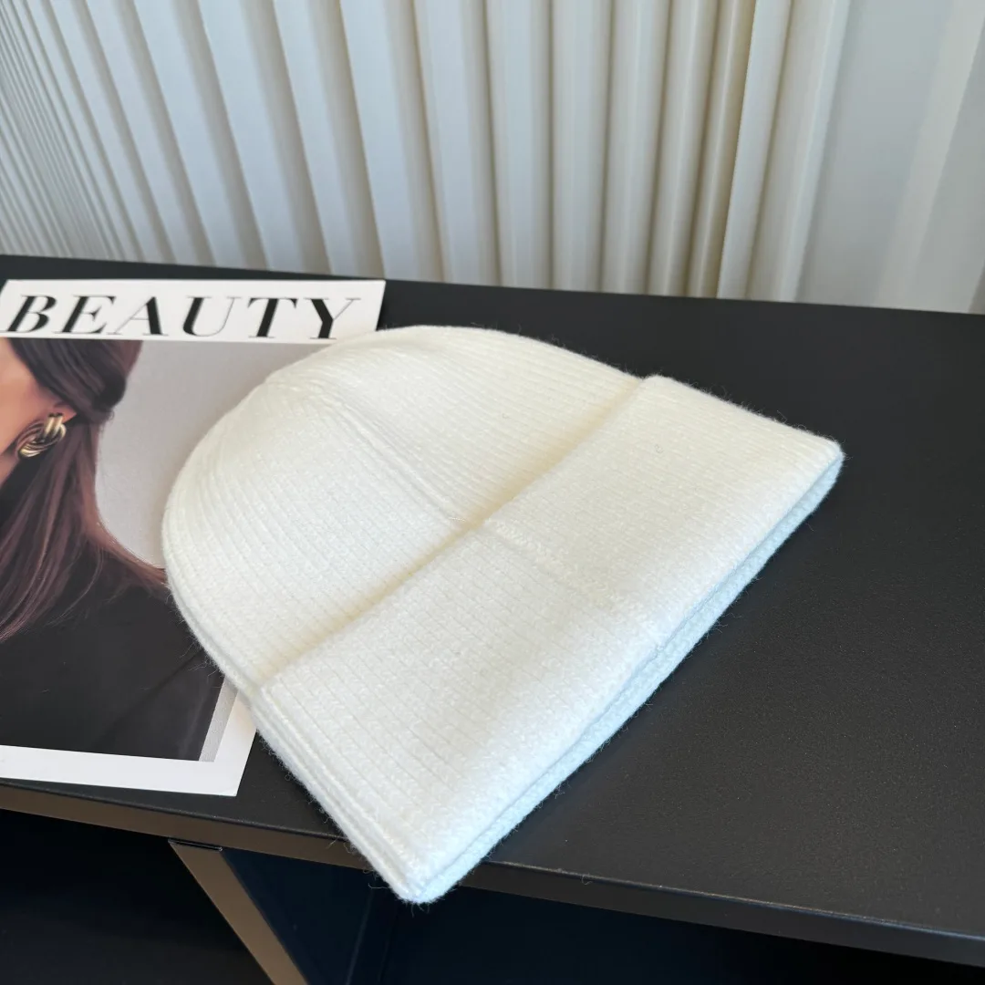 Balenciaga Beanie in White · view 8