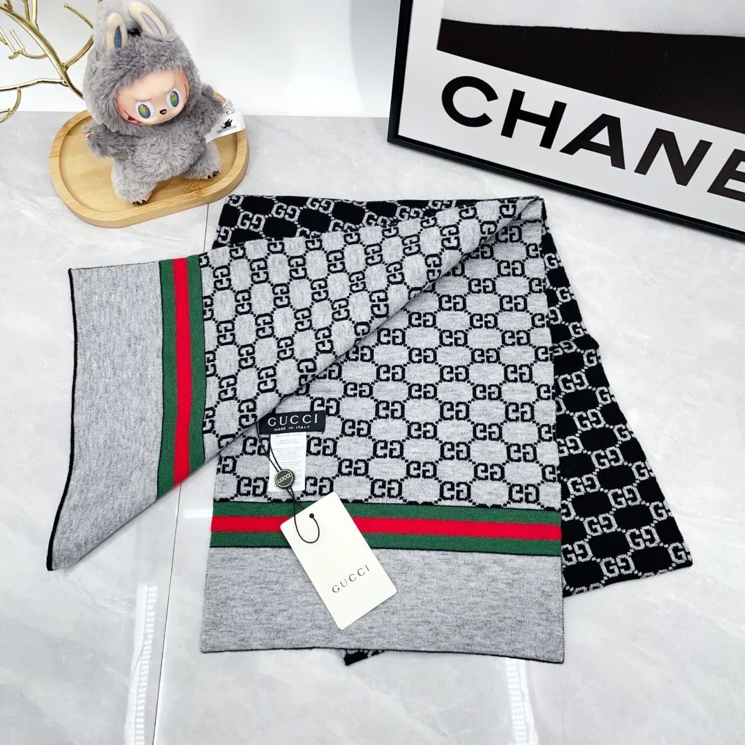 Gucci Cashmere Striped Hat and scarf knit set in Black · view 5