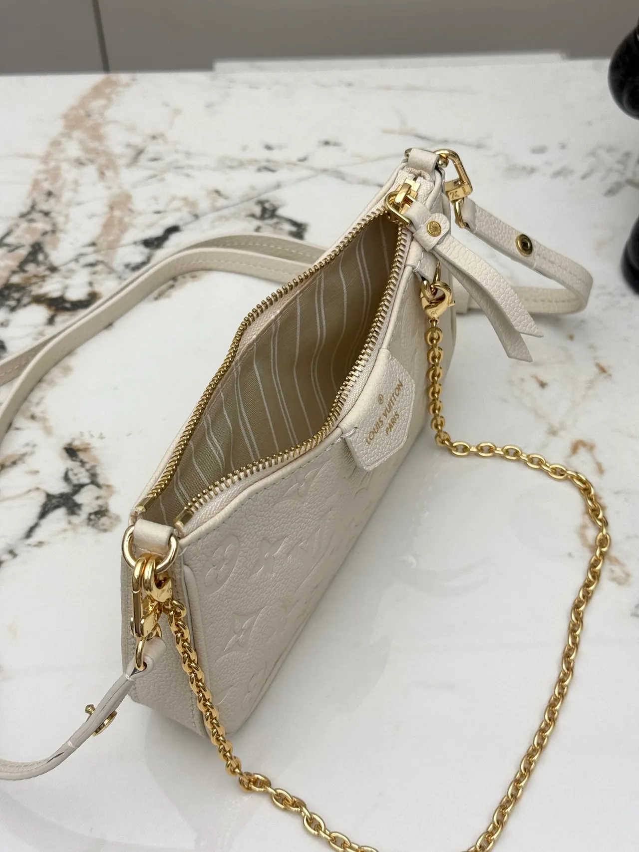 Louis Vuitton Leather Smooth Hobo Bag in Cream · view 6