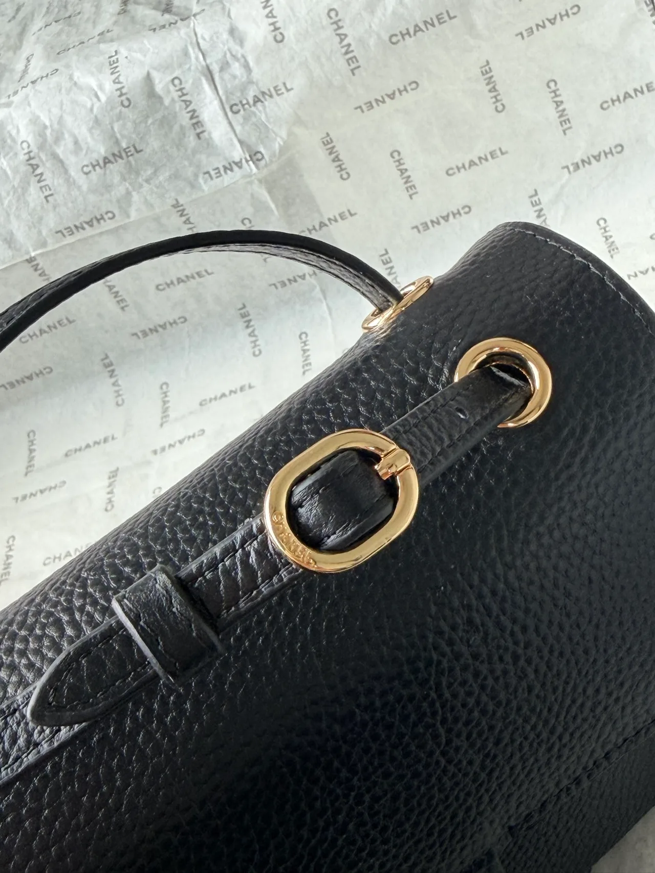 Chanel Cowhide Quilted Clutch in Black · view 7
