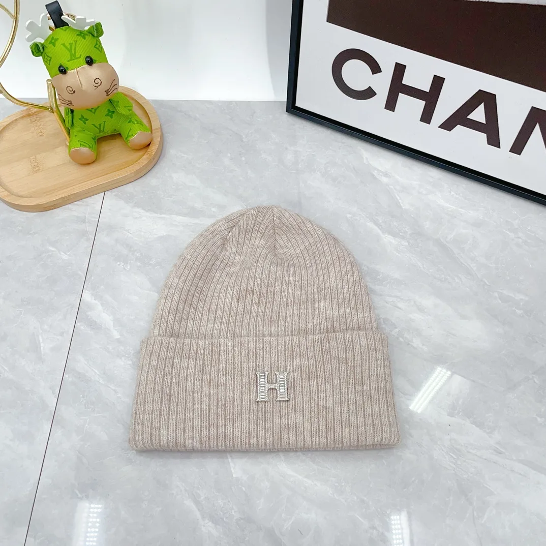 Hermes Wool Ribbed Hat Scarf and Gloves Set in Beige · view 7
