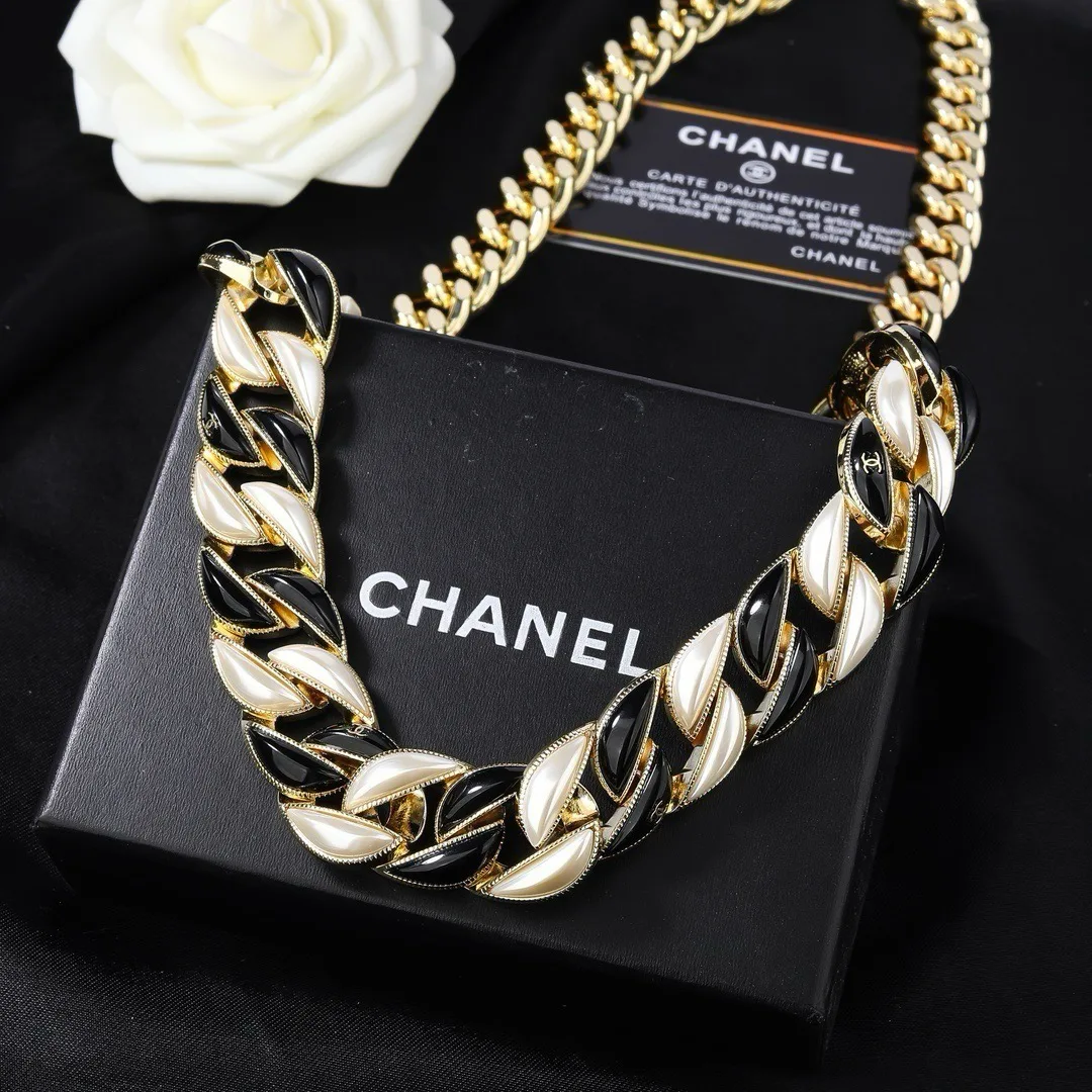 Chanel Glossy Chain Belt in Gold · view 8