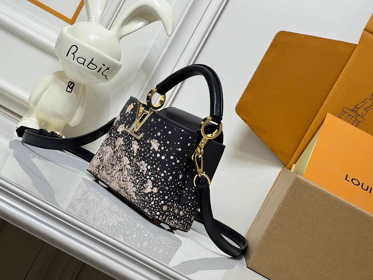 Louis Vuitton Cowhide Capucines Mini Bag in Black · view 3