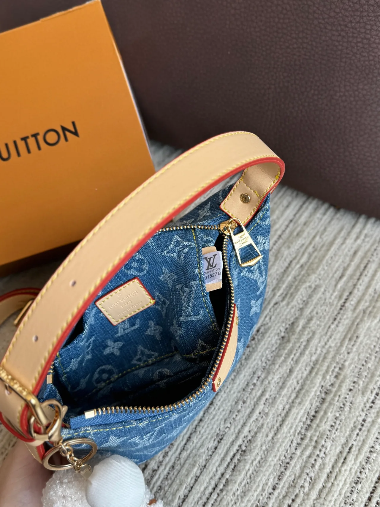 Louis Vuitton Hobo Bag in Blue · view 8
