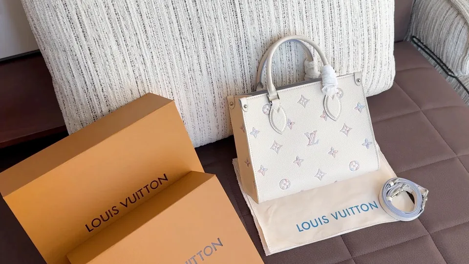 Louis Vuitton OnTheGo Tote in White / Pink · view 3