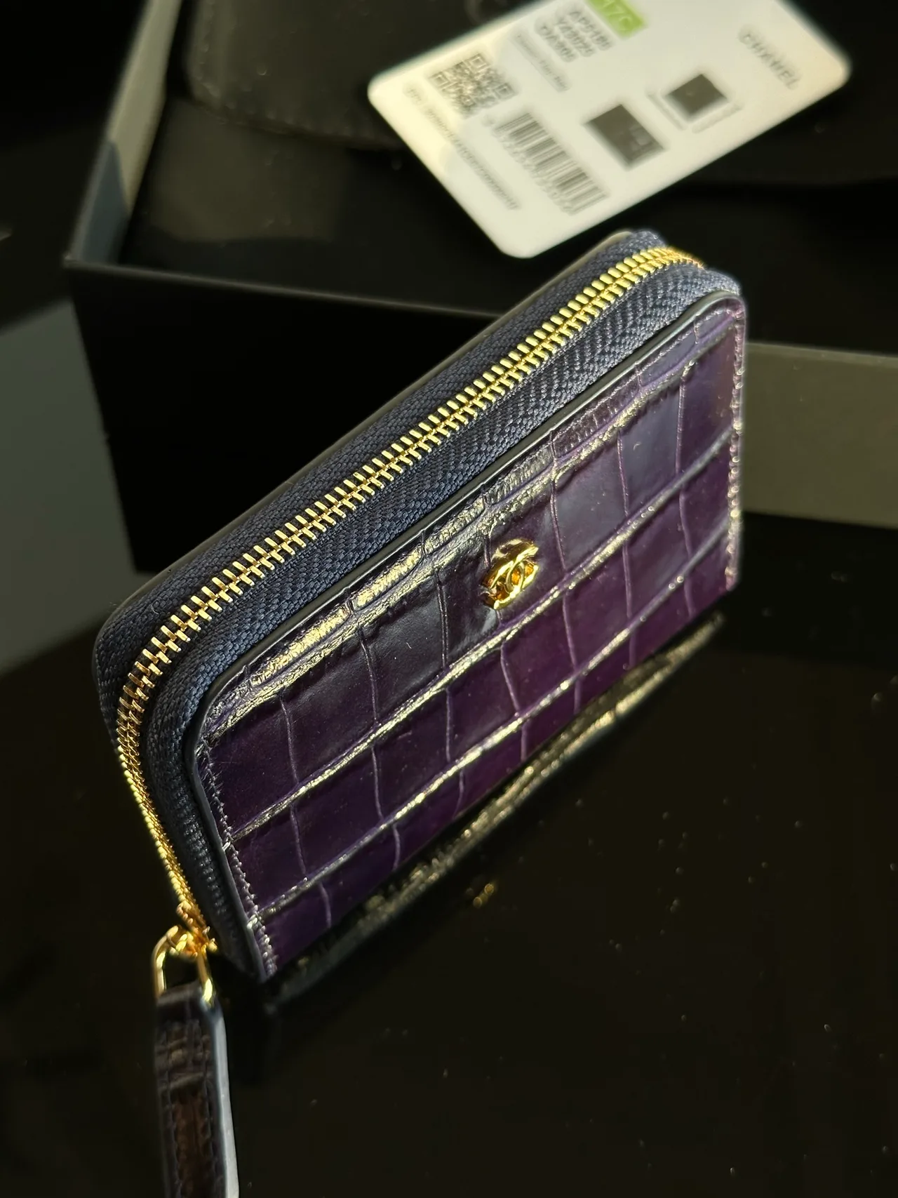 Chanel Glossy Wallet in Purple · view 7
