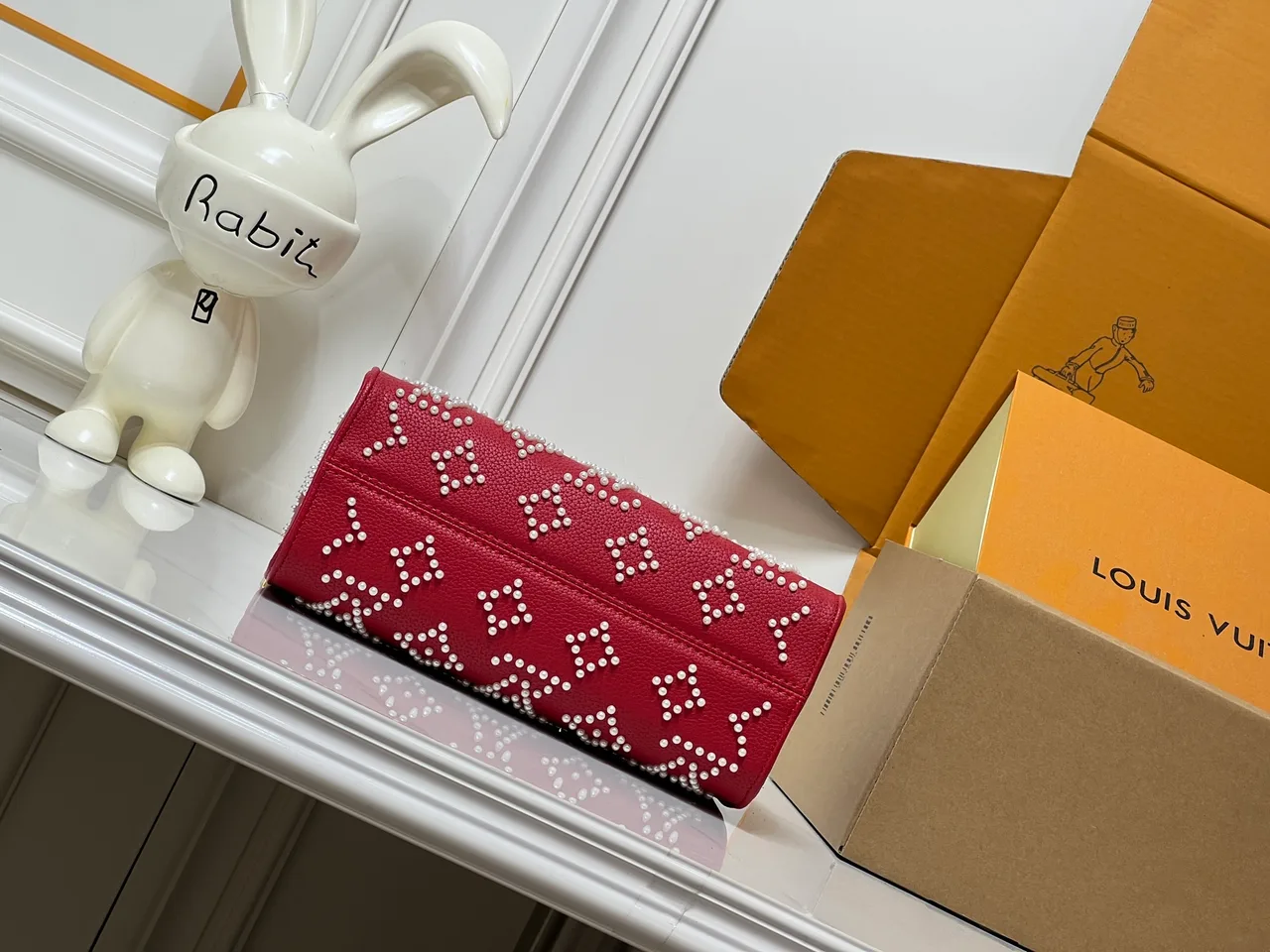 Louis Vuitton Cowhide OnTheGo Tote in Red · view 5