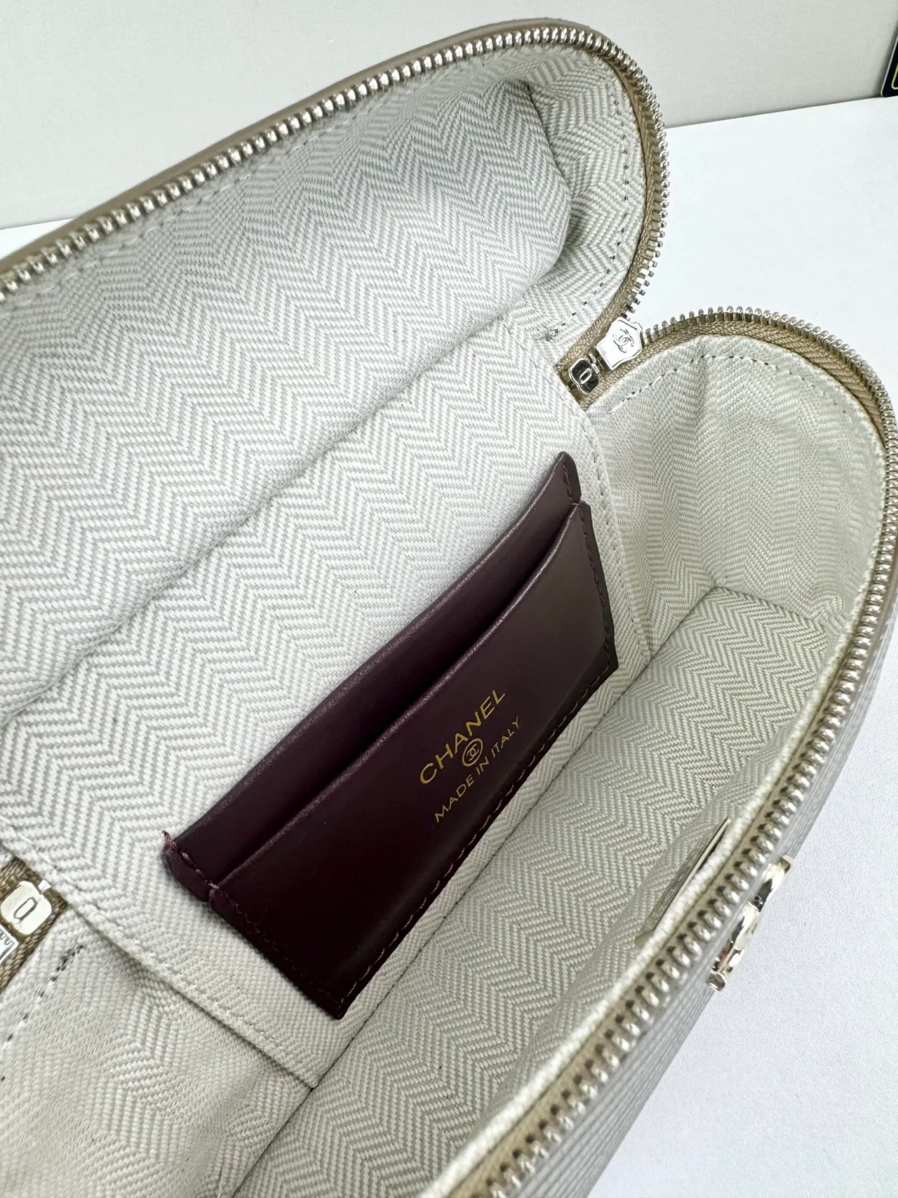 Chanel Cowhide Vanity Bag in Grey · view 7