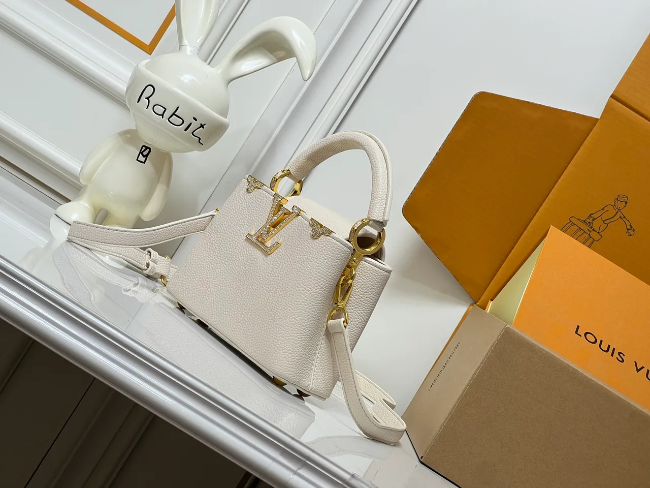 Louis Vuitton Leather Smooth Capucines Flower Crown Bag in White · view 3