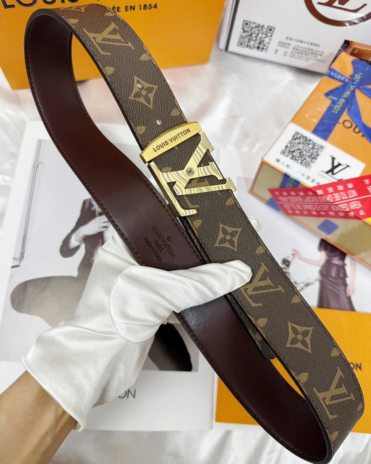 Louis Vuitton Cowhide Belt in Black · view 7